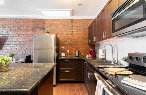 Central Hamilton Apartamento | 2BR Apt w King Bed & Netflix -Near Downtown