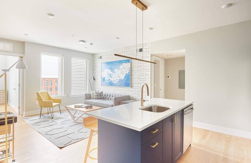 Fishtown Apartamento | 2BR Art-Filled Philly Getaway