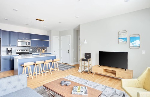 Fishtown Apartamento | 2BR Art-Filled Philly Getaway