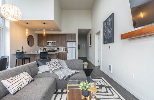 West Bellevue Apartamento | 2BR | Balcony, Gym, Lounge | Bellevue | Sophari C
