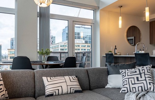 West Bellevue Apartamento | 2BR | Balcony, Gym, Lounge | Bellevue | Sophari C