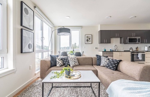 West Bellevue Apartamento | 2BR | Balcony, Views, Gym | Bellevue | Sophari B
