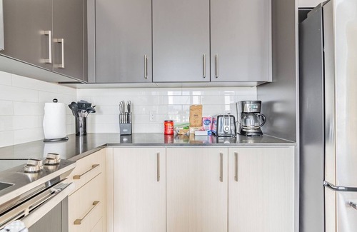 West Bellevue Apartamento | 2BR | Balcony, Views, Gym | Bellevue | Sophari B