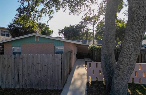 Convair Cove Casa | 2BR Beach Escape: Victoria Station