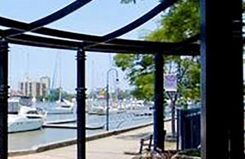 Kangaroo Point Casa | 2BR Beautiful River Retreat Pool Wine Gym Netflix