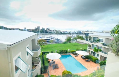 Kangaroo Point Casa | 2BR Beautiful River Retreat Pool Wine Gym Netflix
