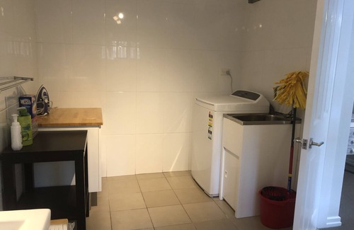 Brisbane Apartamento | Unidad de planta baja 2BR Brisbane con patio privado