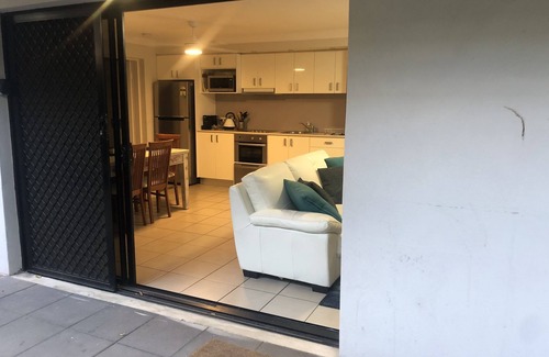 Brisbane Apartamento | Unidad de planta baja 2BR Brisbane con patio privado