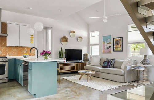 Holly Casa | 2BR Bungalow Near Lady Bird Lake & Rainey Street