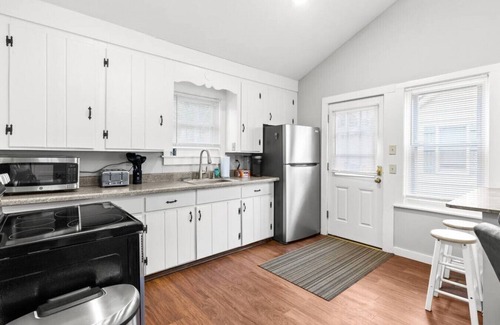 Colchester Casa | 2BR Camp w/ Amazing Beach Views