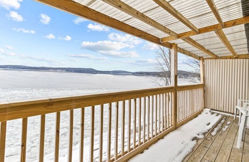 Colchester Casa | 2BR Camp w/ Amazing Beach Views