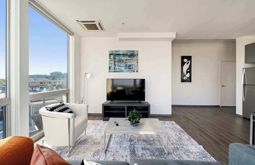 Palmer Square Apartamento | 2BR City Loft Amazing Glass Views