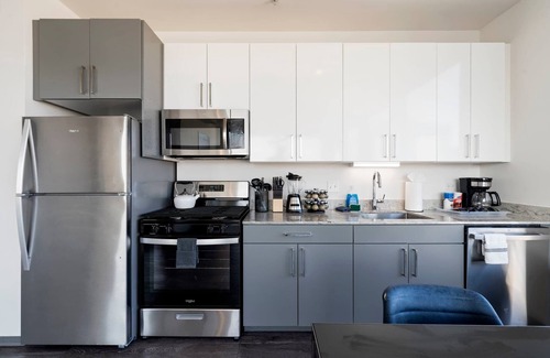 Palmer Square Apartamento | 2BR City Loft Amazing Glass Views