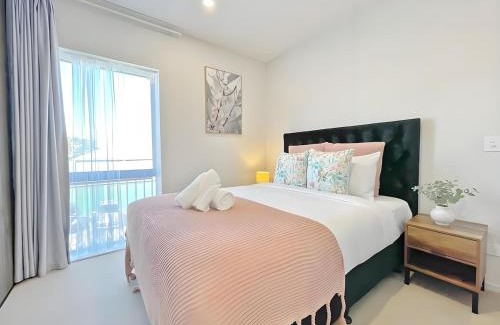 Grey Lynn Casa | 2BR City Townhouse with air con Courtyard and Parking