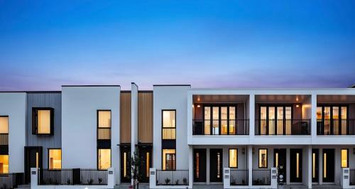Grey Lynn Casa | 2BR City Townhouse with air con Courtyard and Parking