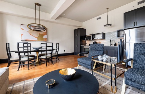 French Quarter Hotel | 2BR Cityscape 2 Blocks from Bourbon St | The Mayfair