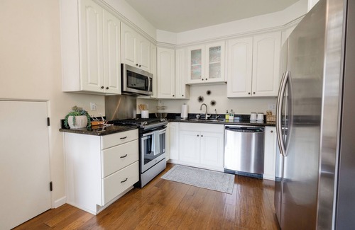 The Mesa Condominio | 2BR Coastal/Condo/Minutes 2 Beaches, Dining & Shops.Ocean Views & Sunsets!