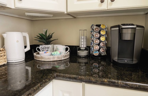The Mesa Condominio | 2BR Coastal/Condo/Minutes 2 Beaches, Dining & Shops.Ocean Views & Sunsets!