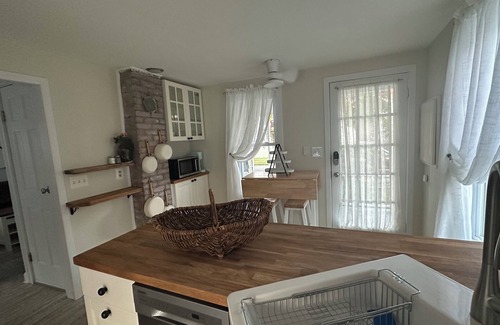 Milford Casa | 2BR Coastal Retreat close to Yale and walk to NY Train!