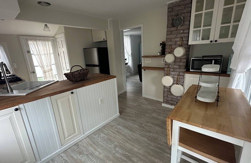 Milford Casa | 2BR Coastal Retreat close to Yale and walk to NY Train!