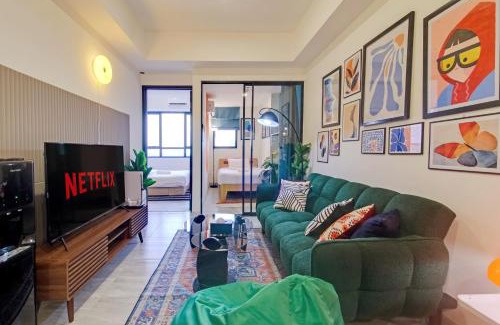 Pinang Apartamento | 2BR Collins 1535 W Pool & Free Parking