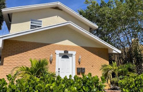 Southside Apartamento | 2BR Comfortable Downtown House Near Beach and More