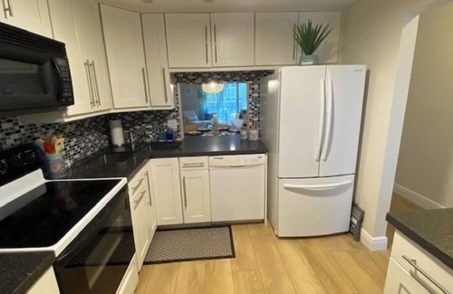 Bel Air Condominio | 2BR Condo in Gardens by the Sea – 3-Min Walk to Secluded Beach + Heated Pool