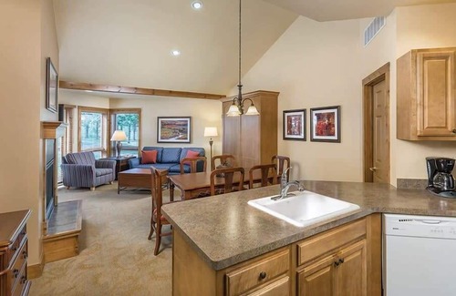 Hanover Condominio | 2br Condo Peaceful Vacation Galena!