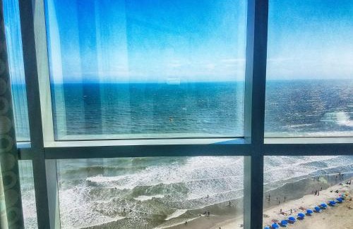 Downtown Myrtle Beach Apartamento | 2BR condo w hot tubs & ocean views