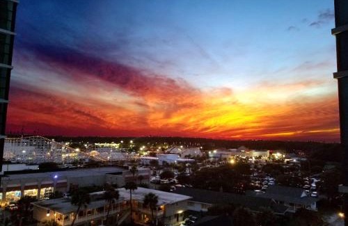 Downtown Myrtle Beach Apartamento | 2BR condo w hot tubs & ocean views