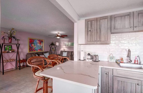 Bolongo Bay Condominio | Sea Cliff 18-11 - Condominio 2BR justo en el agua!