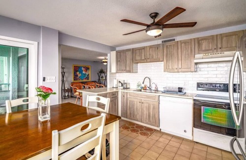 Bolongo Bay Condominio | Sea Cliff 18-11 - Condominio 2BR justo en el agua!