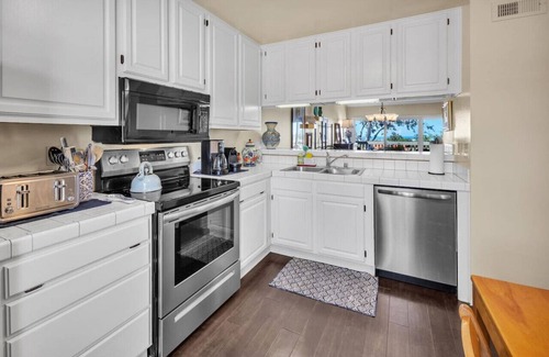 Aviara Condominio | 2BR Condo with Views Near Shops & Food + Fast WiFi
