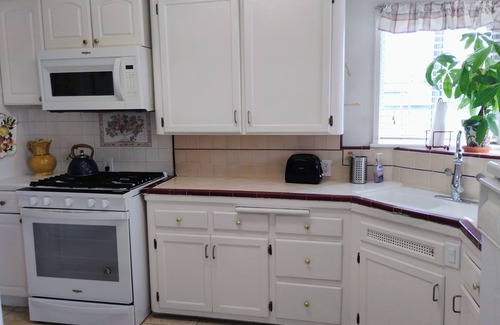 Harbor Gateway North Casa | 2br Cottage near Intuit, Lax,& Sofi