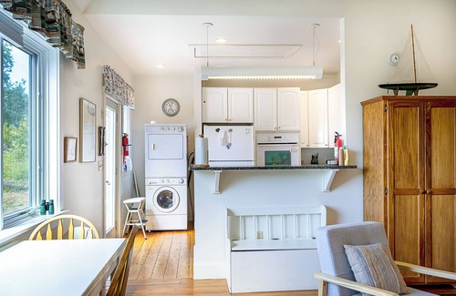 Wareham Cabaña | 2BR Cottage with Stunning Water Views & Beach Access