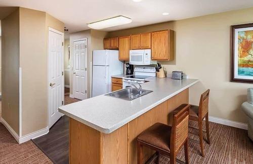 Lake Delton Condominio | 2br Deluxe Condo in Wilderness Setting!