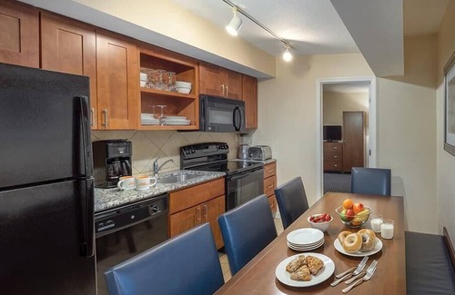 The Point Condominio | 2br Deluxe Condo Family Fun & Historically Located!