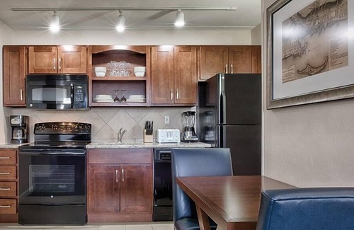 The Point Condominio | 2br Deluxe Condo Family Fun & Historically Located!