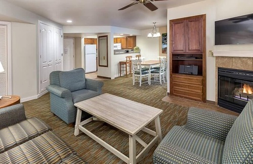 Elk Point Condominio | 2br Deluxe Condo Skiing, Fishing, Golf, & more!