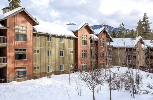 Elk Point Condominio | 2br Deluxe Condo Skiing, Fishing, Golf, & more!