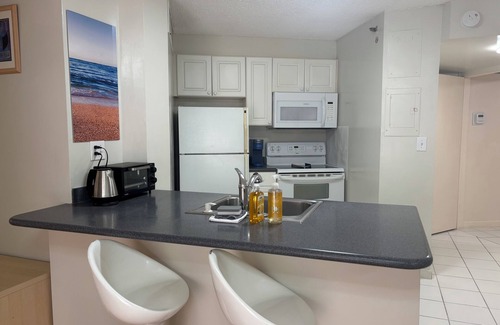 Downtown Honolulu Condominio | 2BR+Den High Floor Ocean View Free Parking