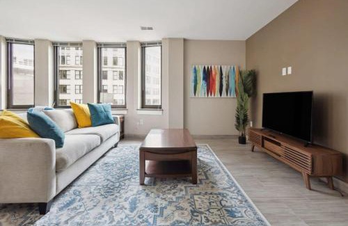Capitol City Apartamento | 2BR Downtown Luxury Getaway