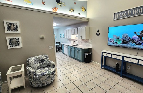 Biltmore Beach Villa | 2Br Duplex, quiet & newly updated. Sleeps 6. Near beach & lagoon boat launch.