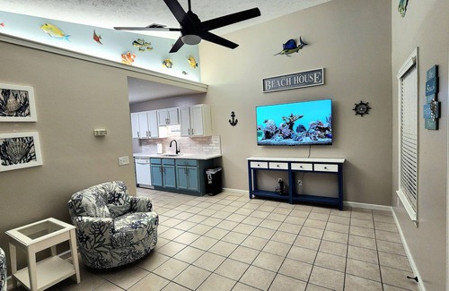 Biltmore Beach Villa | 2Br Duplex, quiet & newly updated. Sleeps 6. Near beach & lagoon boat launch.