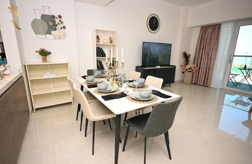 Al Raha Beach Apartamento | 2BR Enchanted Hideaway in Al Raha - Pool, Gym, and Relaxing Stay Near Yas Island