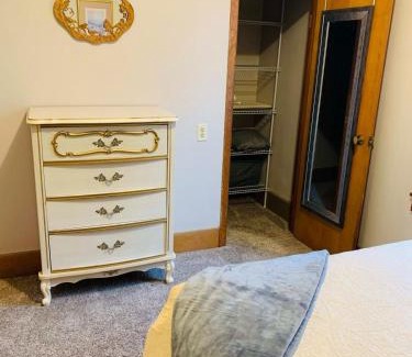 Erie Apartamento | 2BR Erie Flat Near Gannon & Mercyhurst