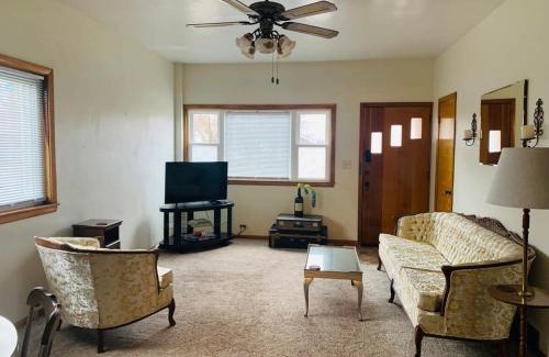 Erie Apartamento | 2BR Erie Flat Near Gannon & Mercyhurst
