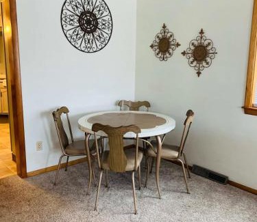 Erie Apartamento | 2BR Erie Flat Near Gannon & Mercyhurst