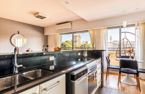 Microcentro Condominio | 2BR Family Apt Puente de la Mujer View