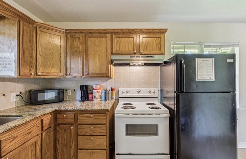 Central Oklahoma City Apartamento | 2BR Family Getaway with WiFi + Smart TV #TA